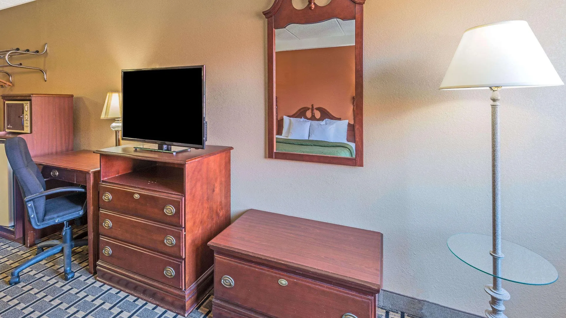 Days Inn By Wyndham Hurstbourne Louisville Motel