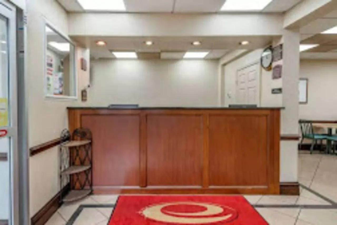 Days Inn By Wyndham Hurstbourne Louisville Motel