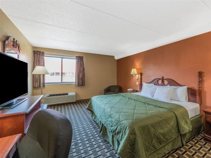 Days Inn By Wyndham Hurstbourne Louisville 2*,