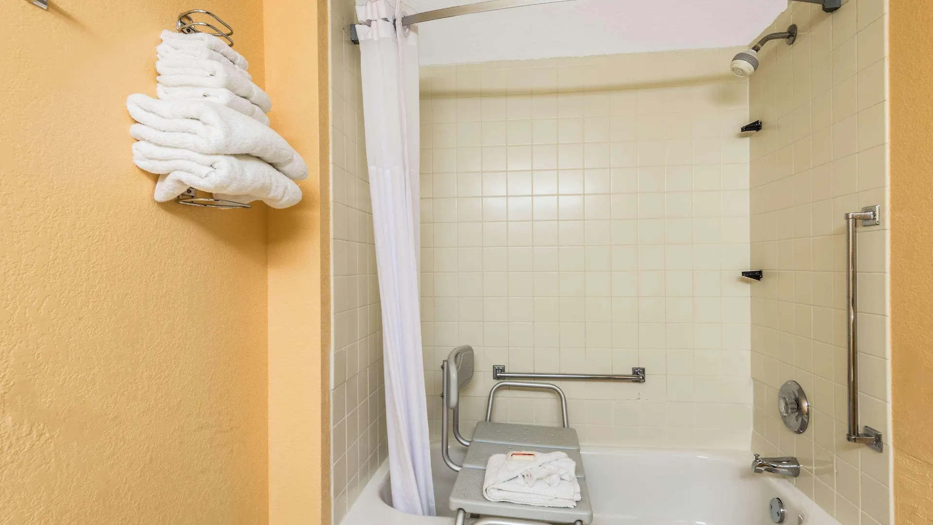 Days Inn By Wyndham Hurstbourne Louisville
