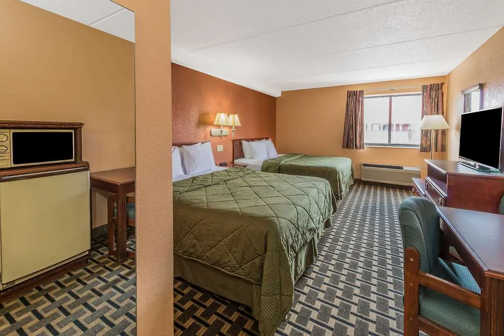 Days Inn By Wyndham Hurstbourne Louisville Motell