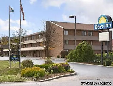 Days Inn By Wyndham Hurstbourne Louisville